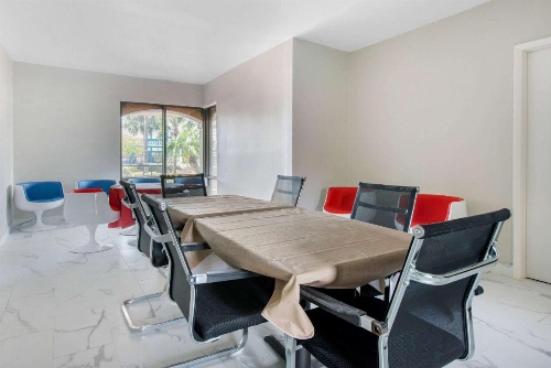 Clarion Inn & Suites Kissimmee-Lake Buena Vista South image 24